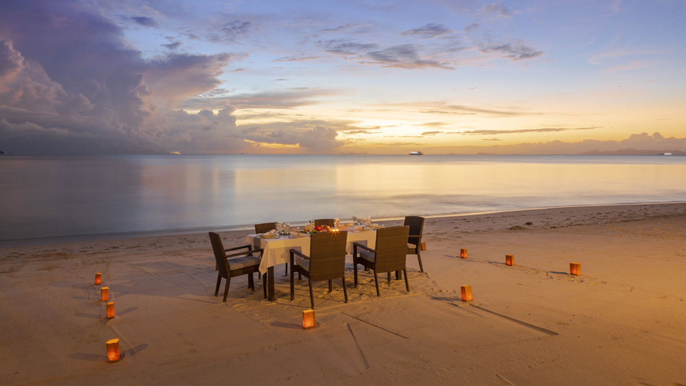 Elite Havens - Villa Akuvara - Koh Samui - Thailand - Romantic sunset dinner on the beach